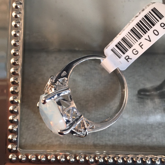 Beautiful Genuine Moonstone Ring - Picture 5 of 5